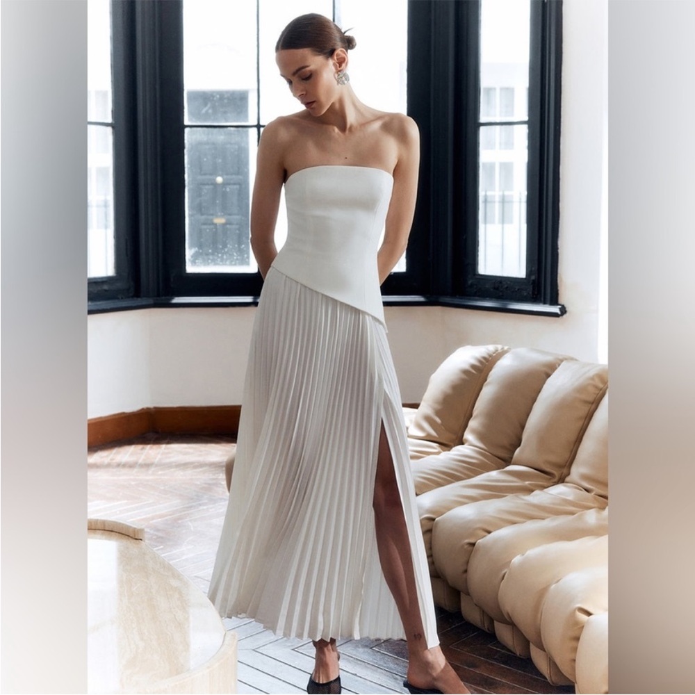Comense Pleated white dress